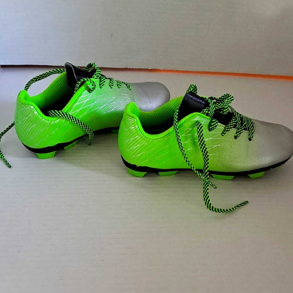 Kids soccer shoes